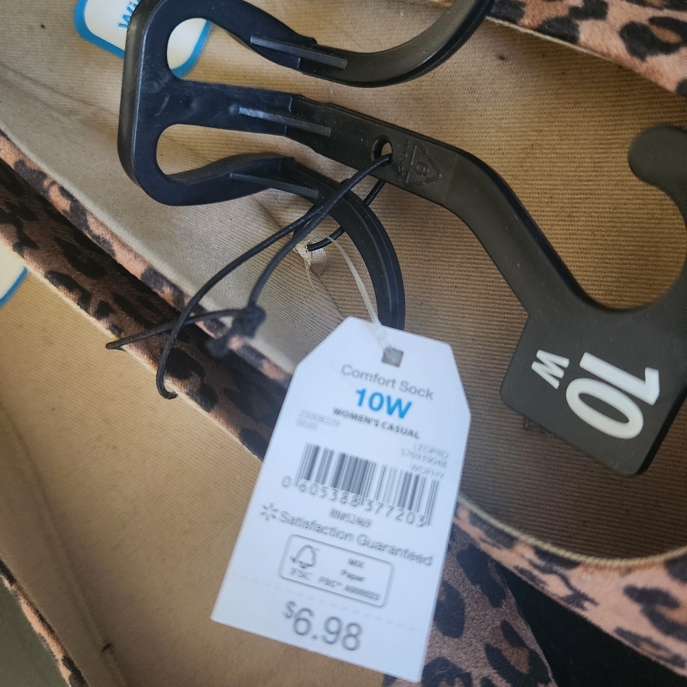 Time and Tru Women's Leopard Flats - NWT - Picture 2 of 4